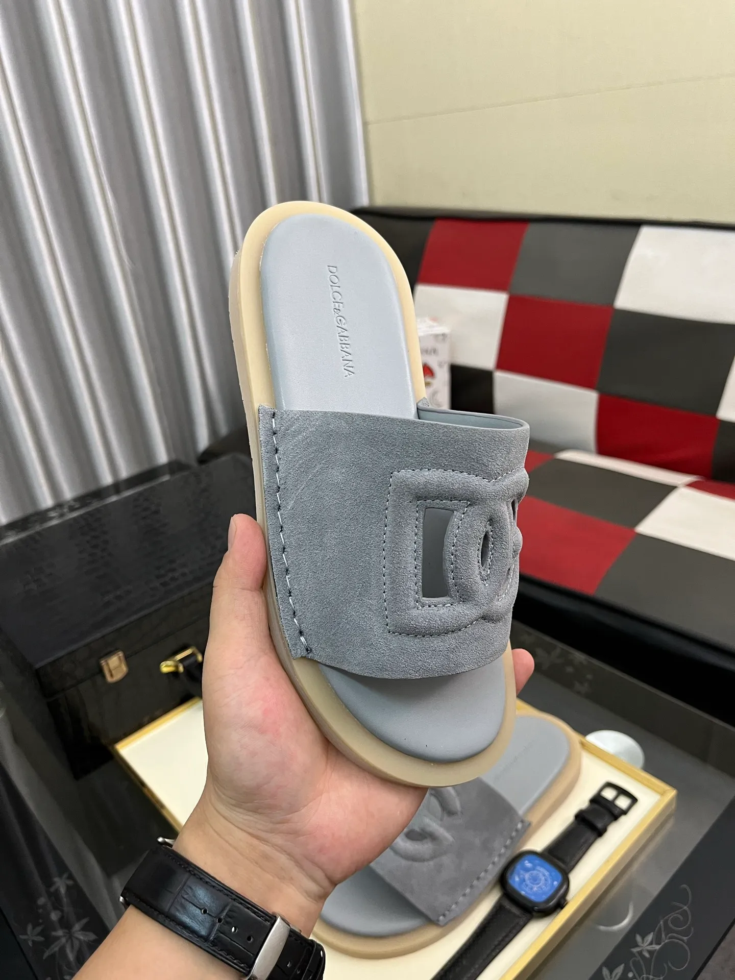 Men's Men's Shoes 💰340⌚️⌚️ (DG) The latest casual slippers are fashionable and versatile, and can add luster to various looks. Create an exquisite design with unique dynamic vitality and modern atmosphere, showing modern elegance. Size: 38-442️⃣Colors available